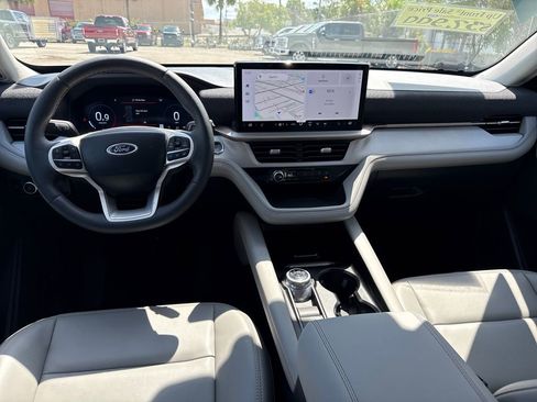 Certified 2025 Ford Explorer Active w/ Active Comfort Package image 6