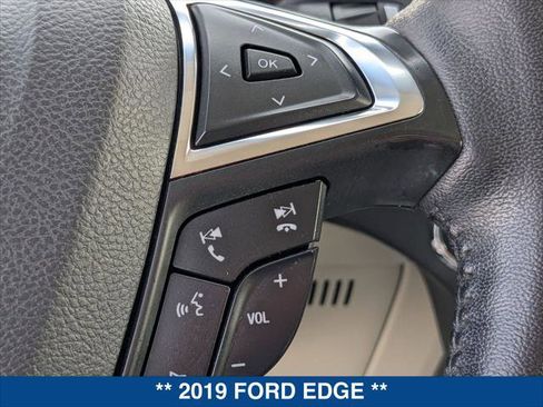 Used 2019 Ford Edge Titanium image 15