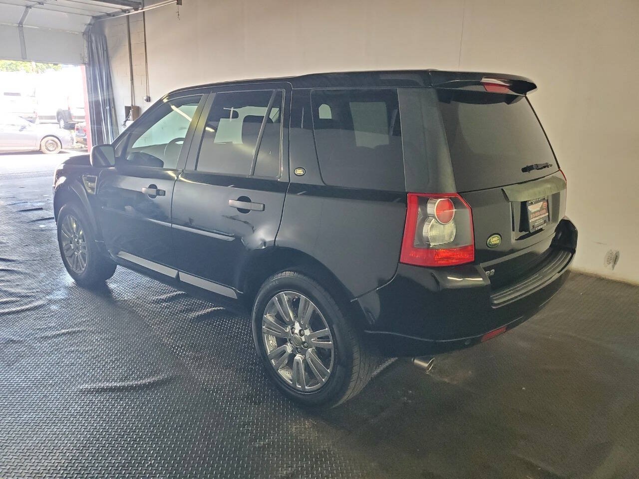 Used 2010 Land Rover LR2 HSE AWD/4WD image 5