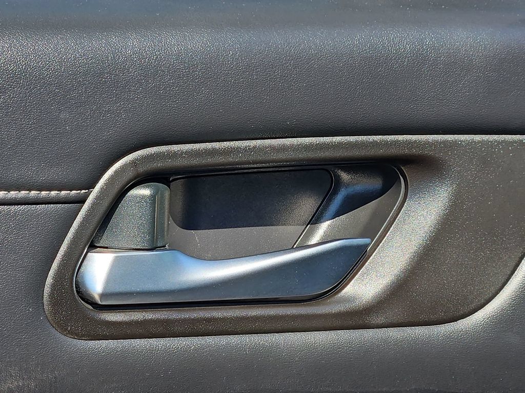 Used 2022 Nissan Pathfinder SV FWD image 13