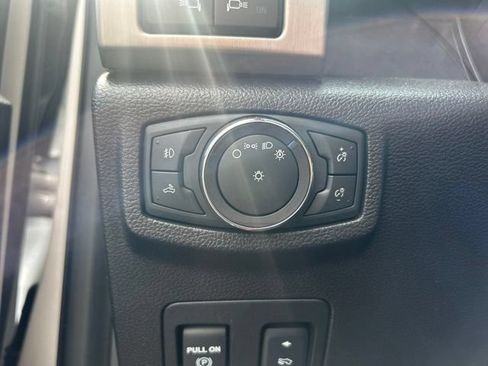 Used 2018 Ford F150 Platinum w/ Equipment Group 701A Luxury AWD/4WD image 16