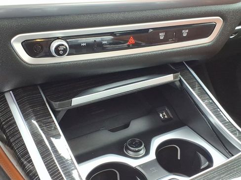 Used 2025 BMW X7 M60i w/ Executive Package AWD/4WD image 25