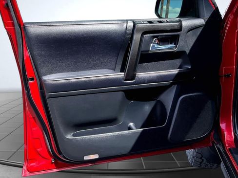 Used 2019 Toyota 4Runner TRD Off-Road Premium AWD/4WD image 28