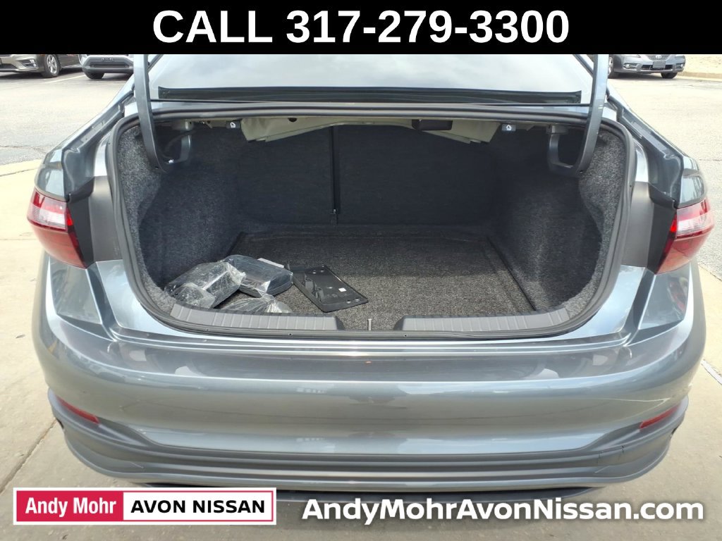 Used 2025 Volkswagen Jetta SE FWD image 9