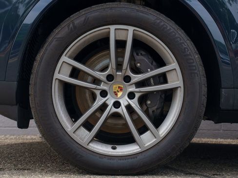 Used 2024 Porsche Cayenne AWD/4WD image 12