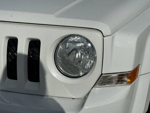 Used 2016 Jeep Patriot Latitude FWD image 11