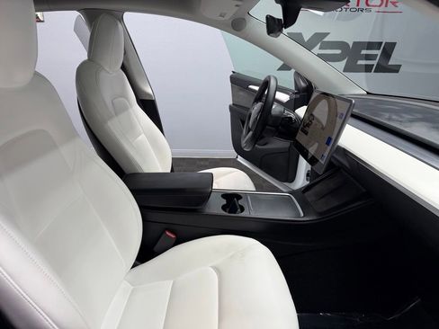 Used 2022 Tesla Model Y Long Range AWD/4WD image 49