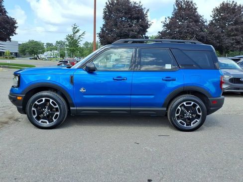 Used 2022 Ford Bronco Sport Outer Banks w/ Tech Package AWD/4WD image 2