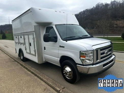 Used 2017 Ford E-450 and Econoline 450 Super Duty w/ Power Windows & Locks Group image 3