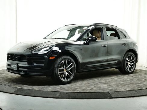 Used 2025 Porsche Macan image 1