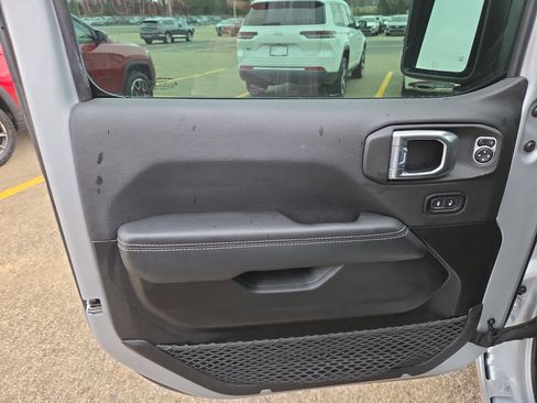 Certified 2023 Jeep Wrangler Sahara image 6