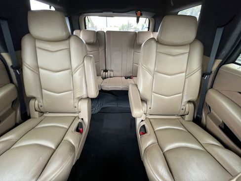 Used 2019 Cadillac Escalade Platinum image 5