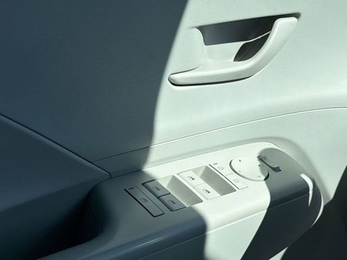 Used 2024 Hyundai Kona SEL w/ Convenience Package image 17