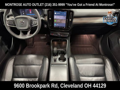 Used 2023 Volvo XC40 B5 Core image 2