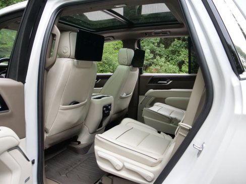 Used 2025 GMC Yukon Denali w/ Denali Reserve Package RWD image 33