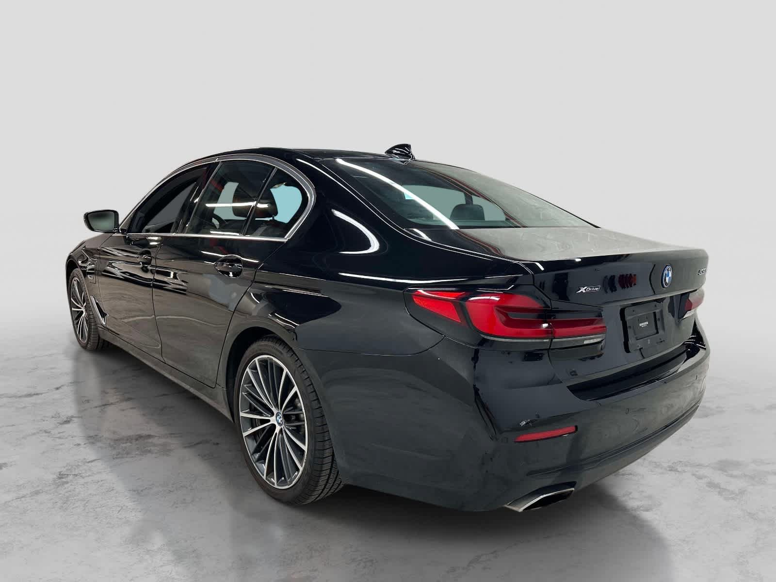 Used 2023 BMW 530e xDrive w/ Convenience Package AWD/4WD image 3