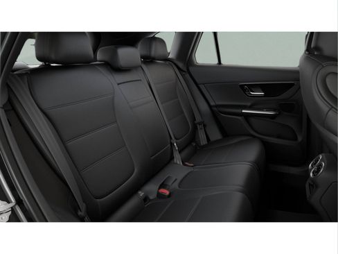 Used 2026 Mercedes-Benz GLC 300 image 43