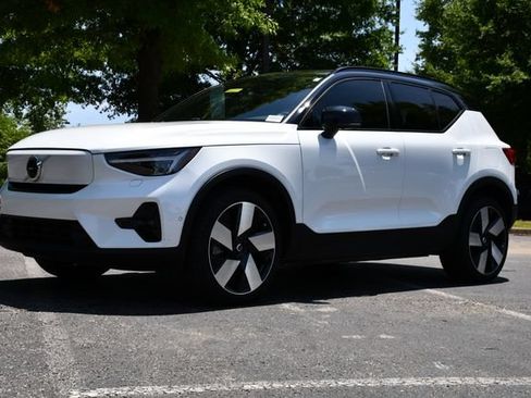 Used 2023 Volvo XC40 Recharge Plus AWD/4WD image 3