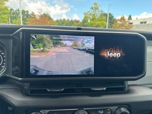 Used 2024 Jeep Gladiator Sport AWD/4WD image 13