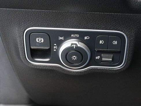 Used 2023 Mercedes-Benz GLB 250 4MATIC image 34