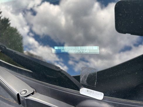 Used 2025 Nissan Rogue SV image 34