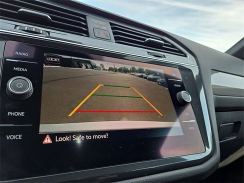 Used 2022 Volkswagen Tiguan SE R-Line image 13