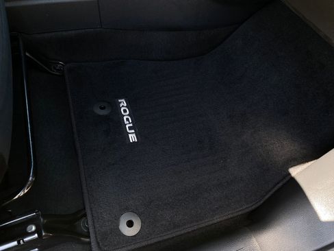 Used 2024 Nissan Kicks SV FWD image 13
