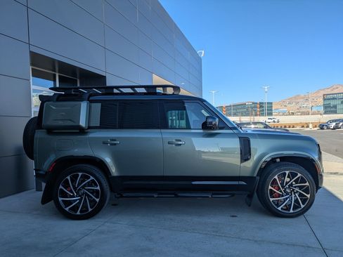 Certified 2024 Land Rover Defender 110 X-Dynamic SE image 5