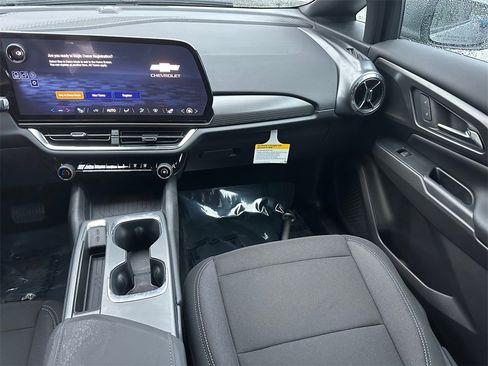 New 2026 Chevrolet Equinox EV LT image 18