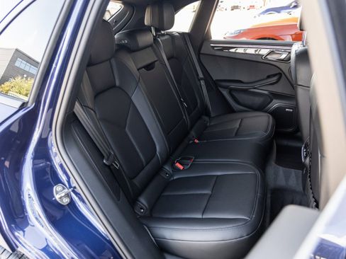 Certified 2025 Porsche Macan image 34