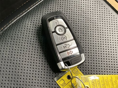 Used 2022 Ford F150 Platinum w/ FX4 Off-Road Package image 30