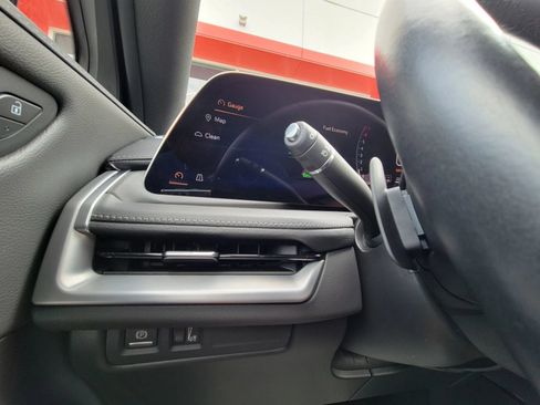 Used 2025 Cadillac XT4 Premium Luxury FWD image 12