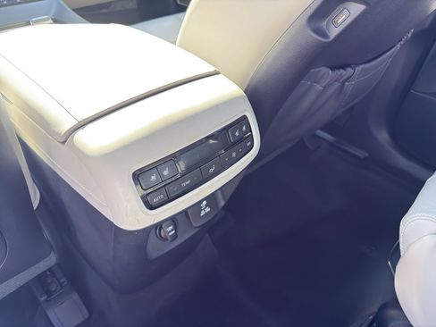 Used 2022 Hyundai Palisade Limited w/ Cargo Package image 16