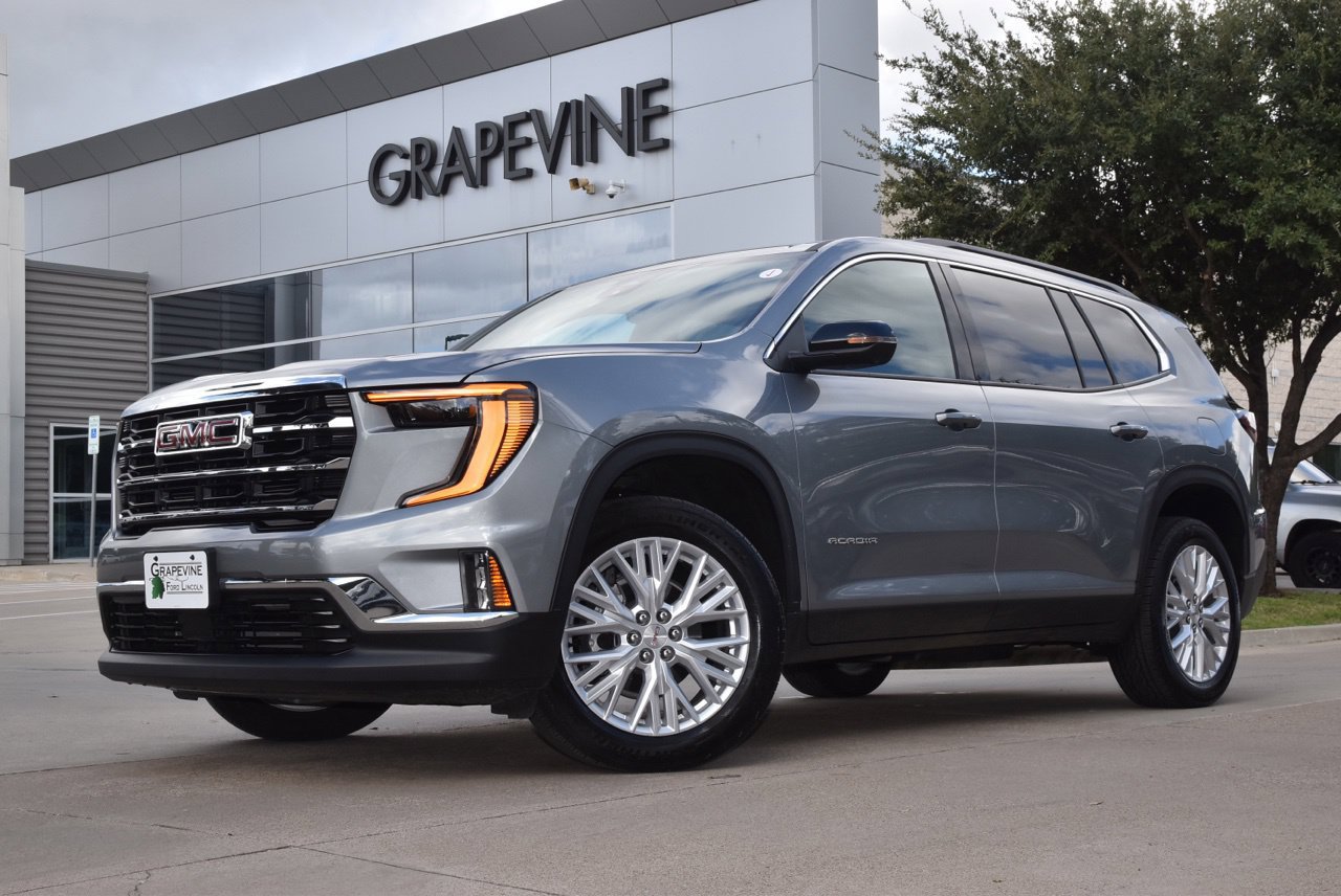 Used 2026 GMC Acadia Elevation w/ Elevation Premium Package FWD image 2