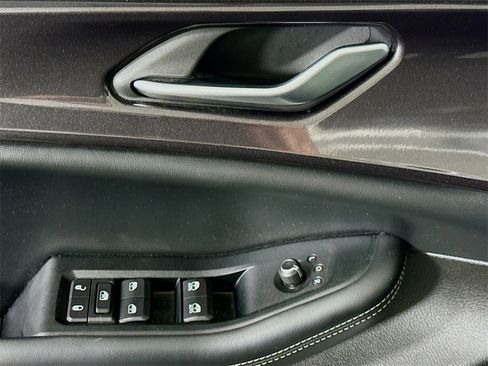 Used 2023 Jeep Grand Cherokee Laredo image 23