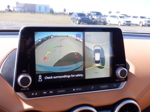 Used 2024 Nissan Sentra SV w/ SV Premium Package image 17