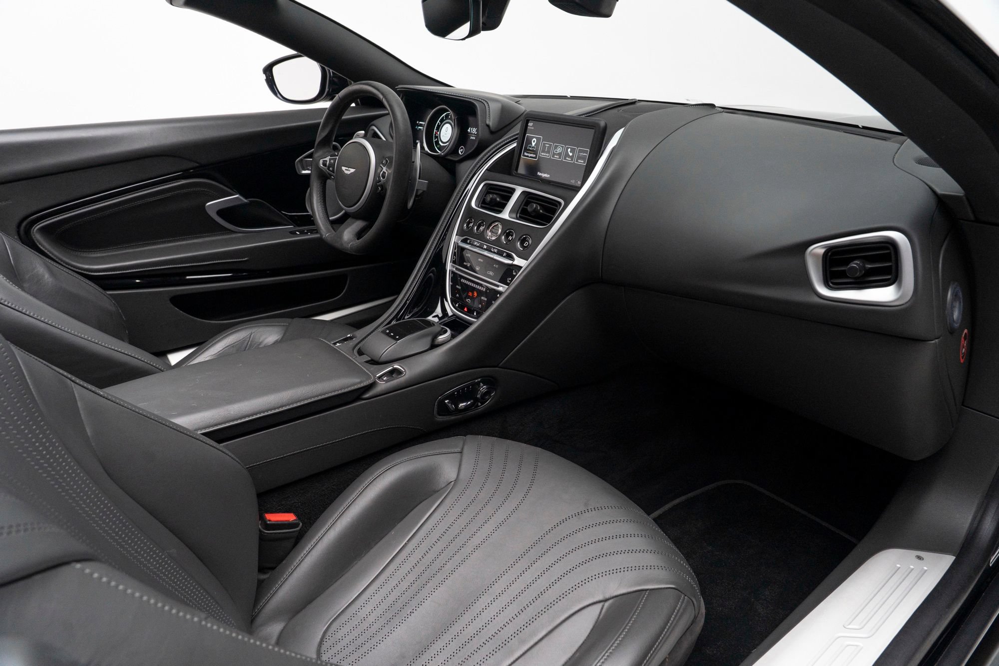 Used 2020 Aston Martin DB11 Volante RWD image 51