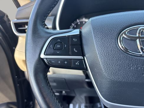 Used 2023 Toyota Highlander XLE image 29