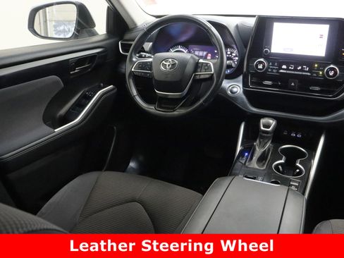 Certified 2023 Toyota Highlander LE image 31