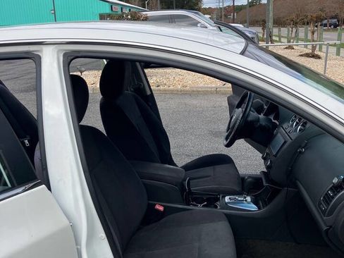 Used 2011 Nissan Altima 2.5 S w/ Special Edition Pkg image 11