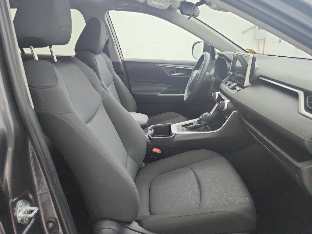 Used 2025 Toyota RAV4 XLE FWD image 32