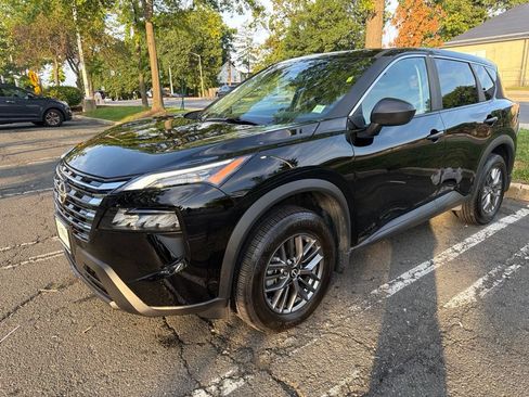 Used 2025 Nissan Rogue S AWD/4WD image 3