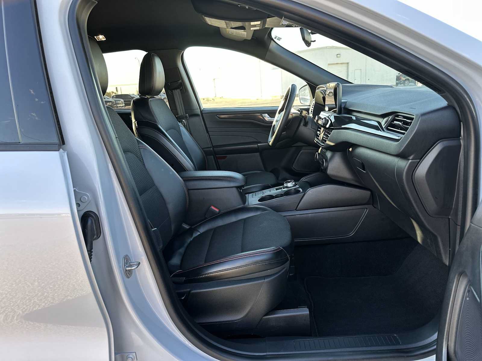 Used 2025 Ford Escape ST-Line AWD/4WD image 22