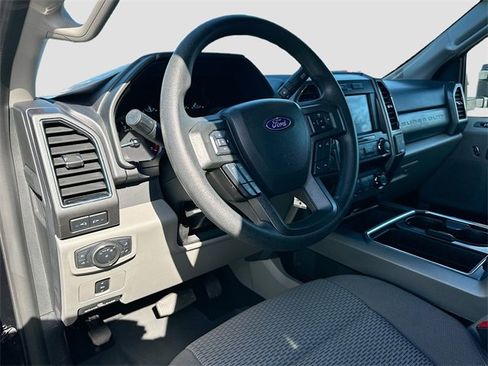Used 2021 Ford F250 XLT w/ XLT Premium Package image 9