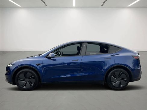 Used 2026 Tesla Model Y 2WD image 3