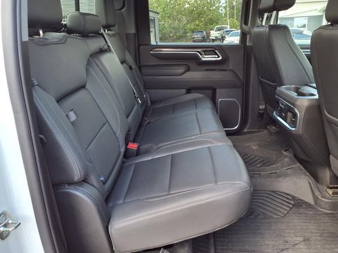 Used 2024 Chevrolet Silverado 2500 LTZ w/ LTZ Convenience Package AWD/4WD image 17