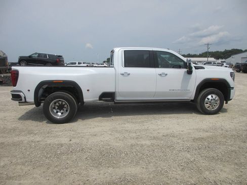 New 2026 GMC Sierra 3500 Denali Ultimate AWD/4WD image 3