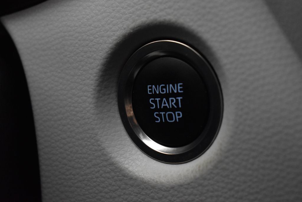 Used 2025 Toyota Corolla SE FWD image 17