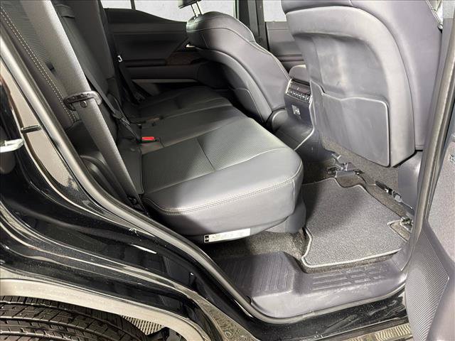 Used 2025 Lexus GX 550 w/ Accessory Package (2T) AWD/4WD image 16