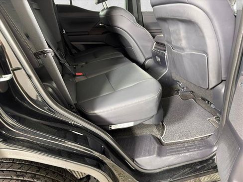 Used 2025 Lexus GX 550 w/ Accessory Package (2T) AWD/4WD image 16